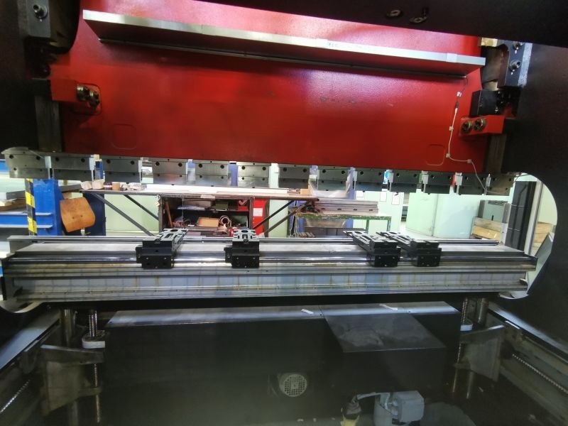 AMADA HFT 80-25 - Ohraňovací lis CNC - 4