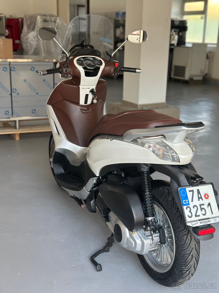 Piaggio Beverly 300 - 4