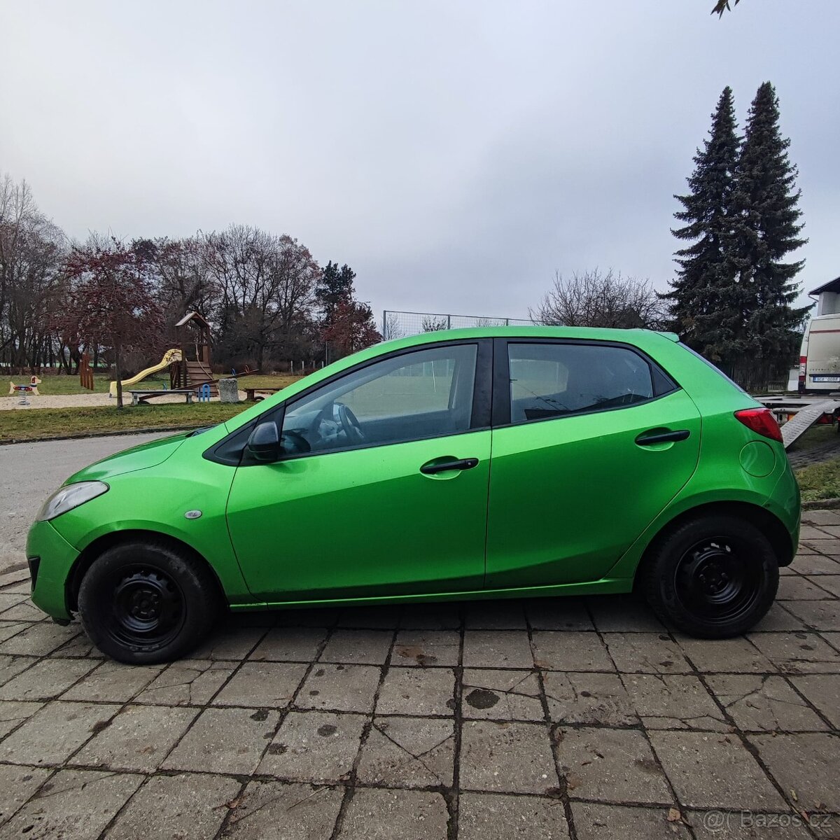 Mazda 2 benzín rok 2011 - 4