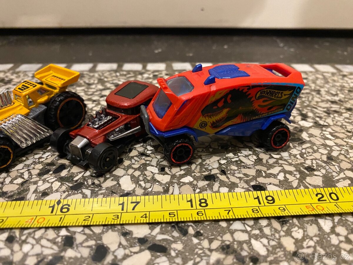 Autíčka angličáky Hotwheels -7 ks + monster truck - 4