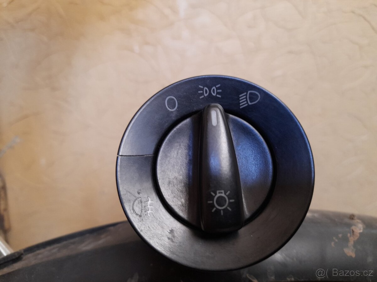 Spínač světel 1C0 941 531 - 4