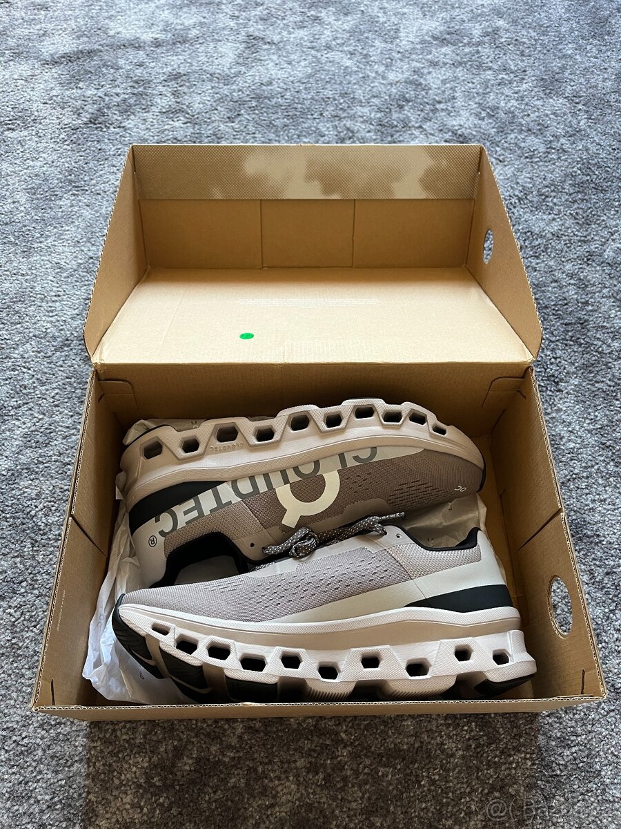 8x boty On Running Cloud vel. 44 - 45 - 4