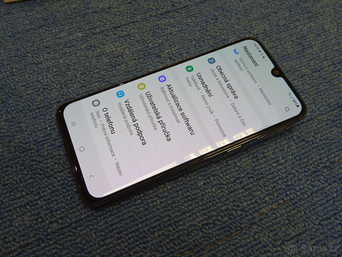 Malý Samsung Galaxy A40 4/64GB 5,9" AMOLED LTE - 4