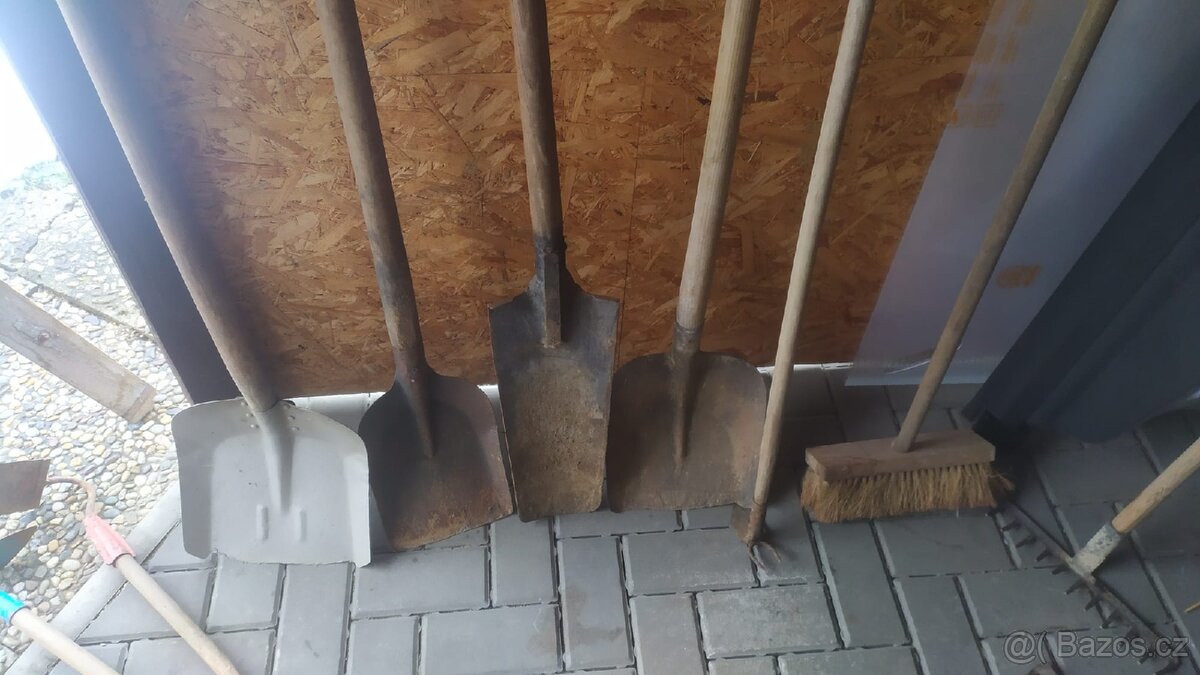 Nářadí žebřik kolečka atd - 4