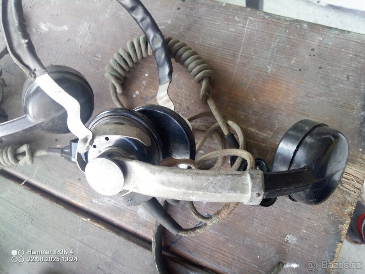 Sluchátka s mikrofonem spojaři. - 4