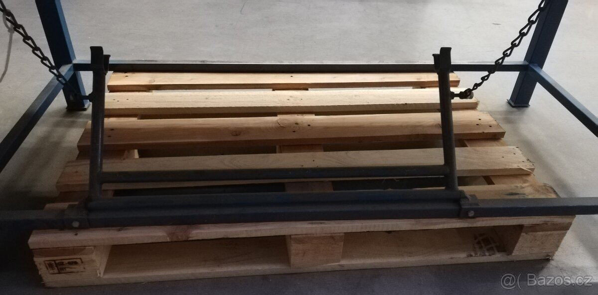 Pracovní stůl s dřevěnou deskou - 4