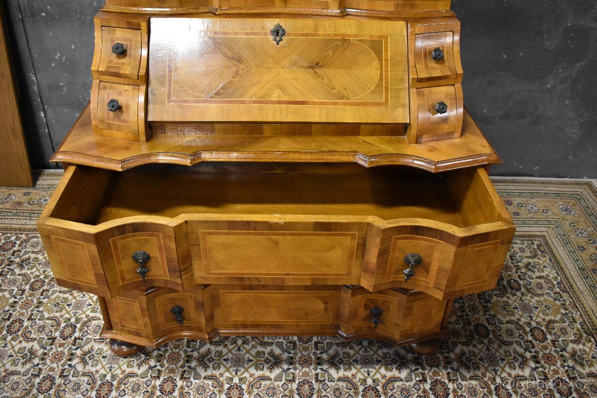 Masivní sekretář - 4