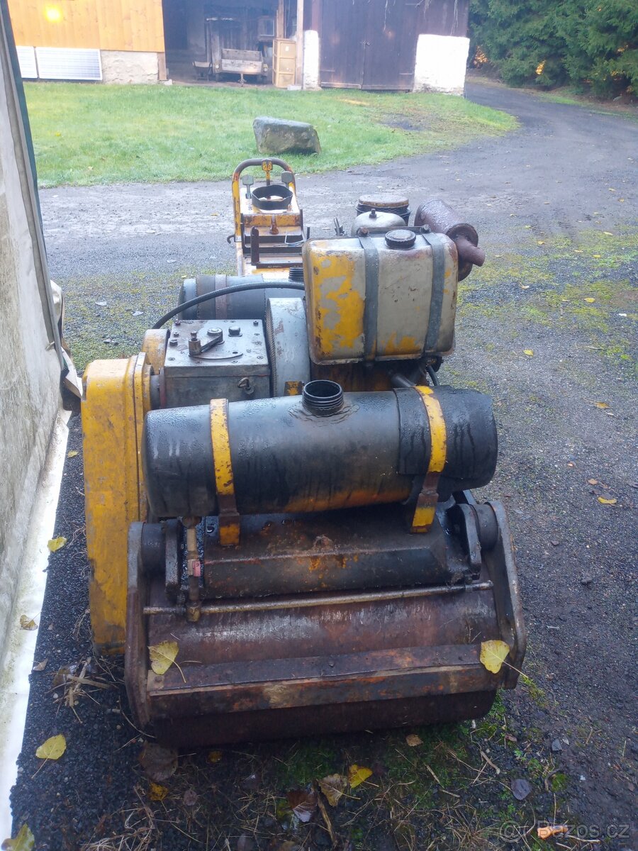 Prodám vibrační válec stavostroj motor deutz - 4