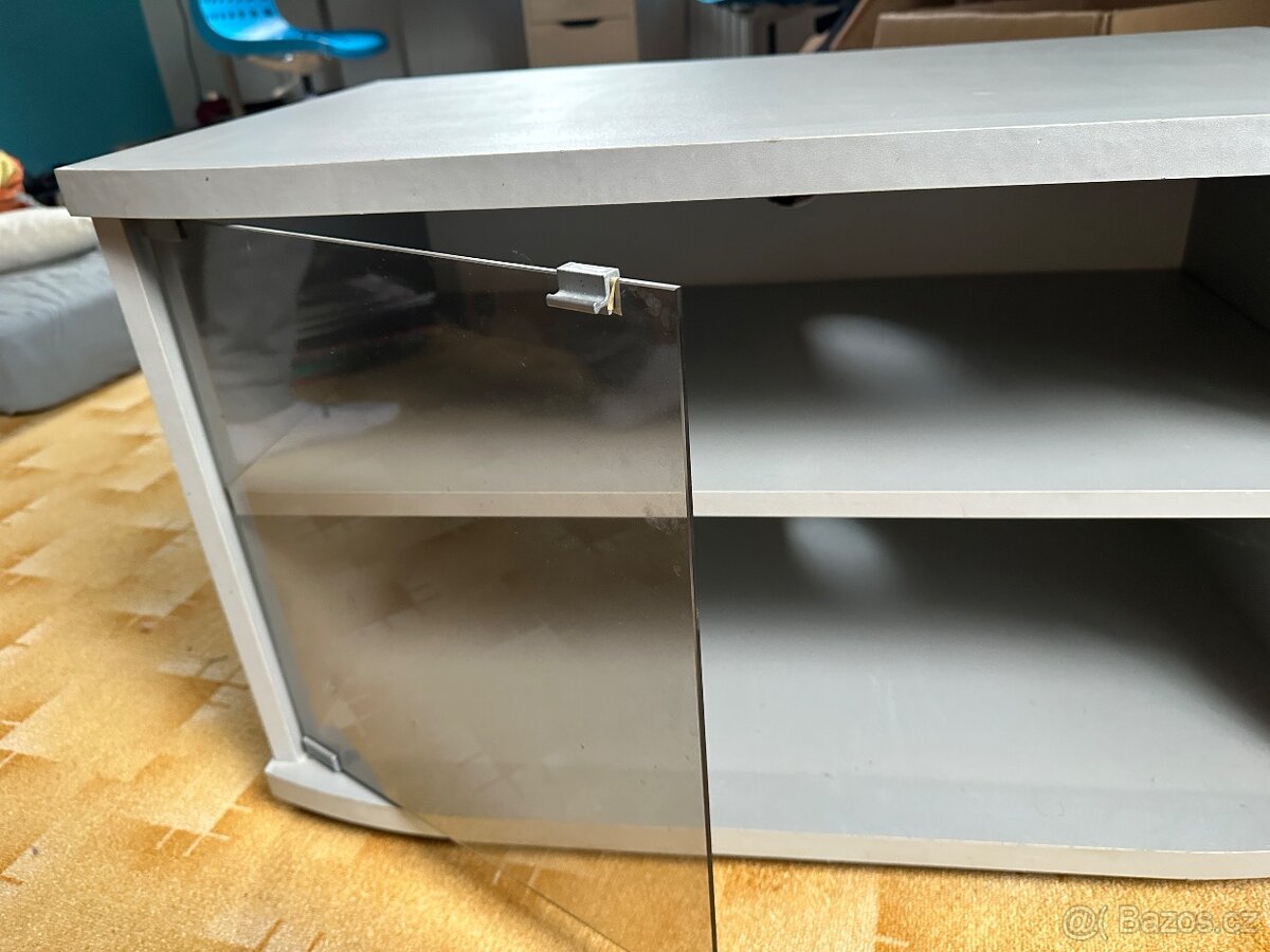 Skříňka pod televizi - 4