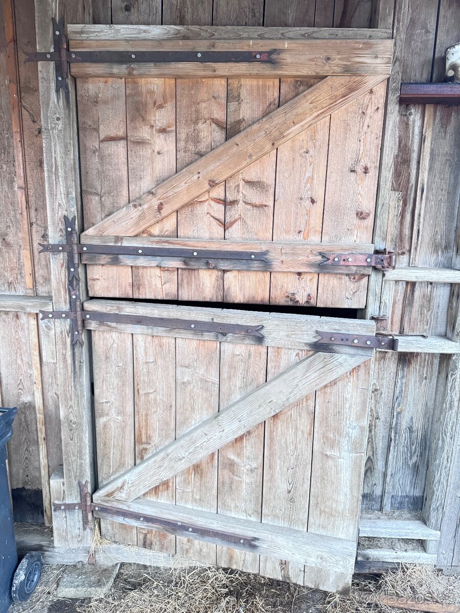 Dřevěná stáj - 4