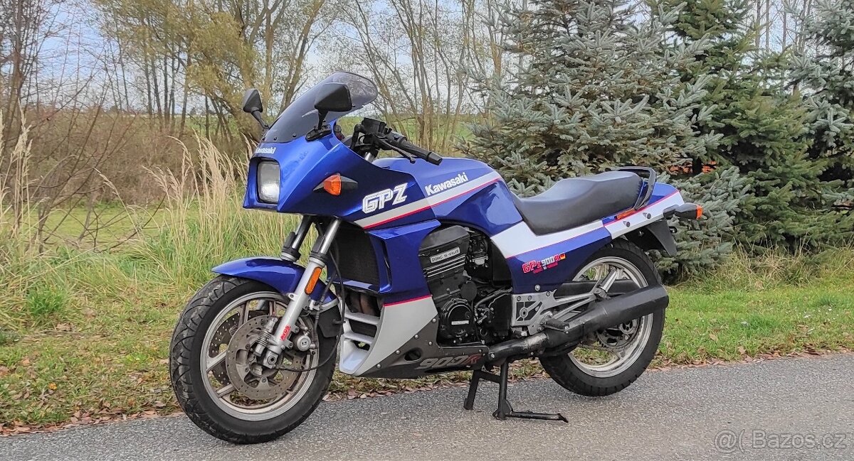 Kawasaki GPZ 900 R - 4