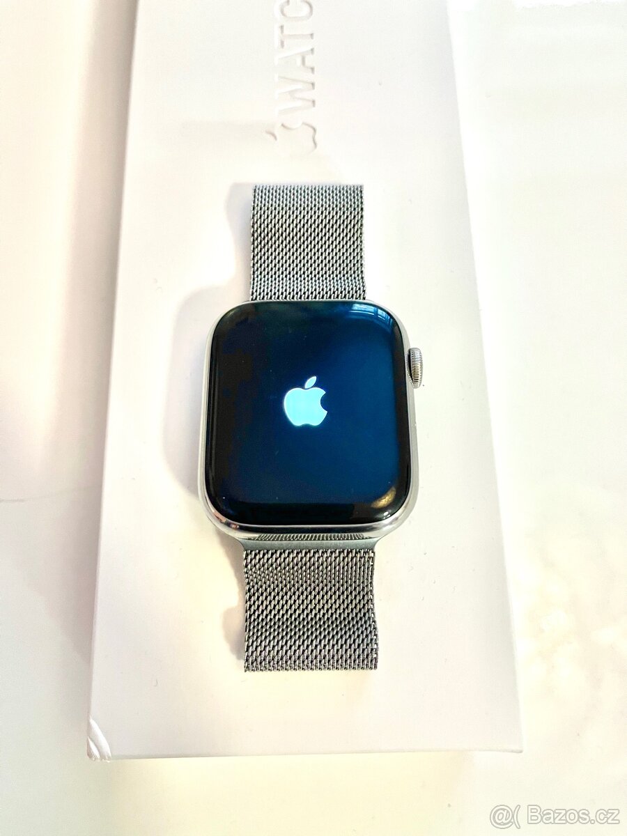 Apple Watch 8 45mm stříbrný milánský tah - 4