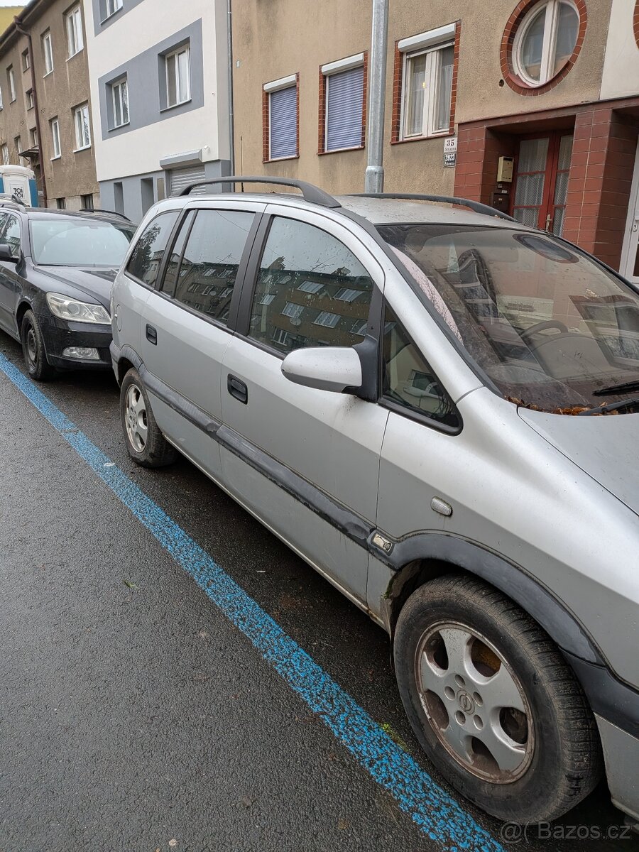 Opel Zafira 1,8 - 4