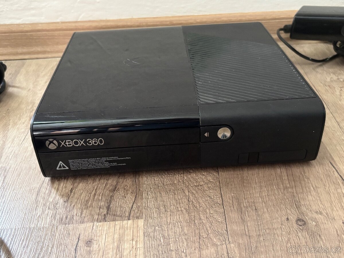 X-Box 360 s příslušenstvím - 4