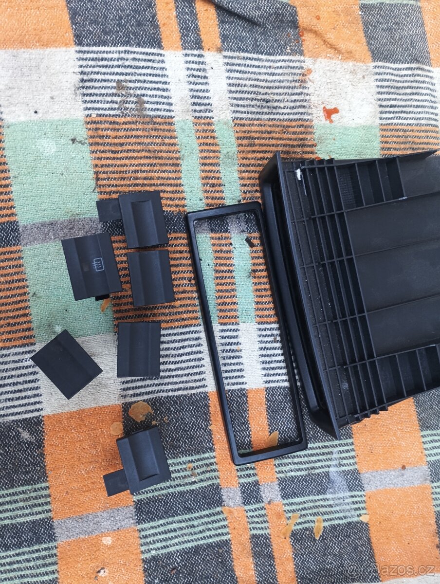 Prodám tlačítko výhřevu zadního okna - 4