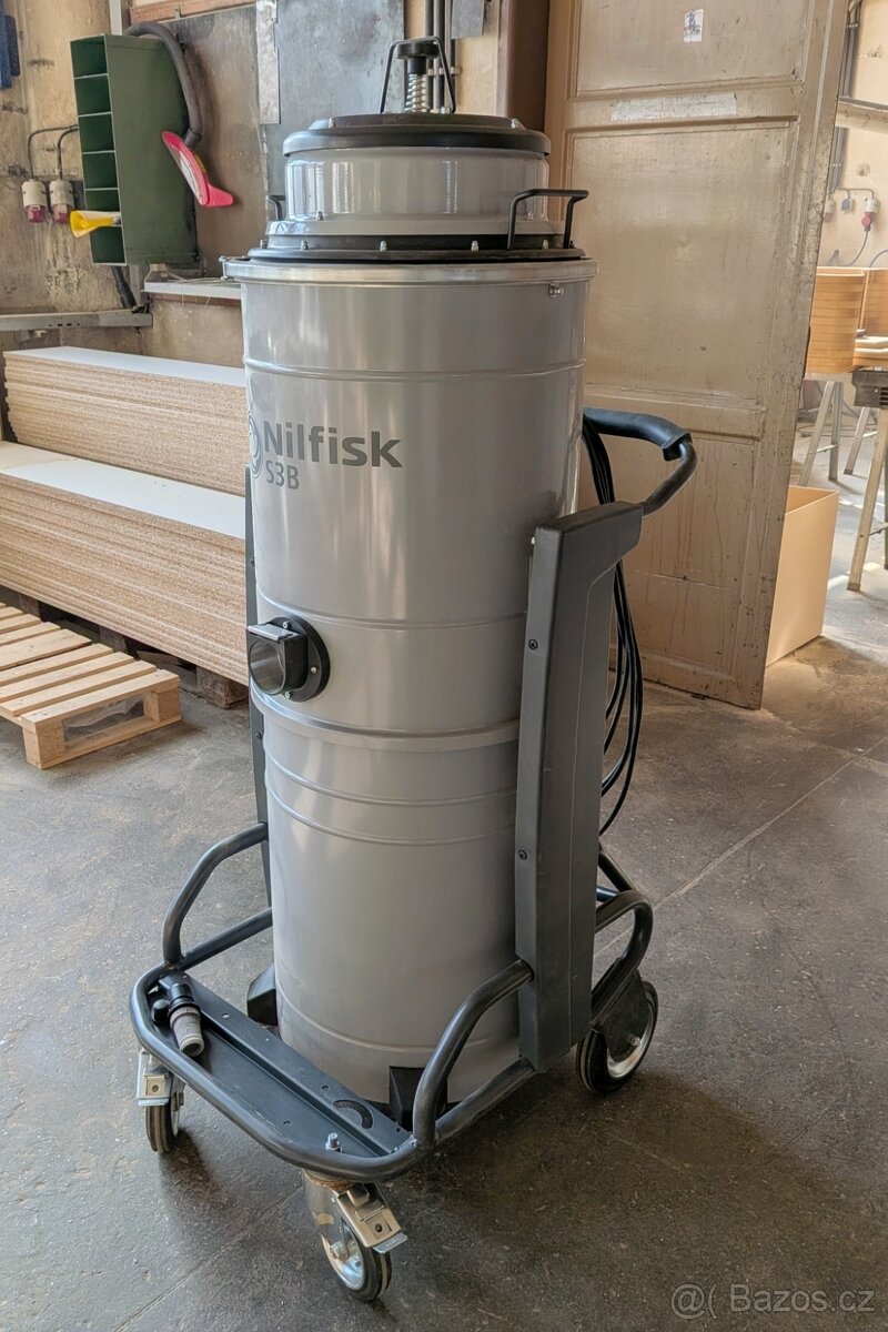 Průmyslový vysavač Nilfisk - 4