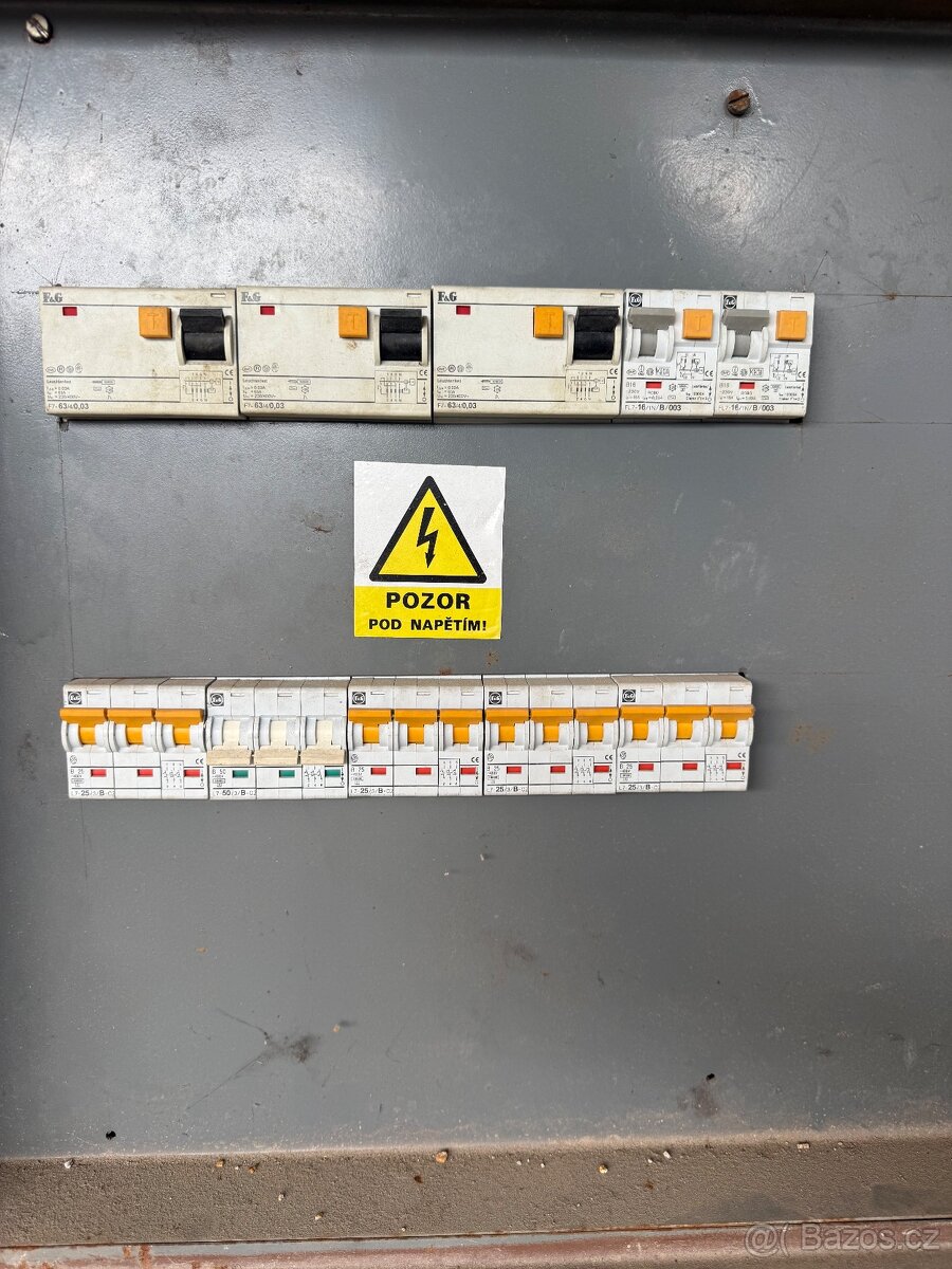 Stavební rozvaděč s kabelem - 4