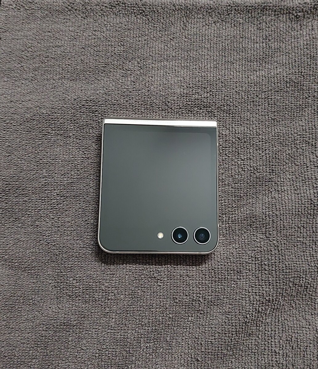 Prodám Samsung Galaxy Z Flip5 - 4