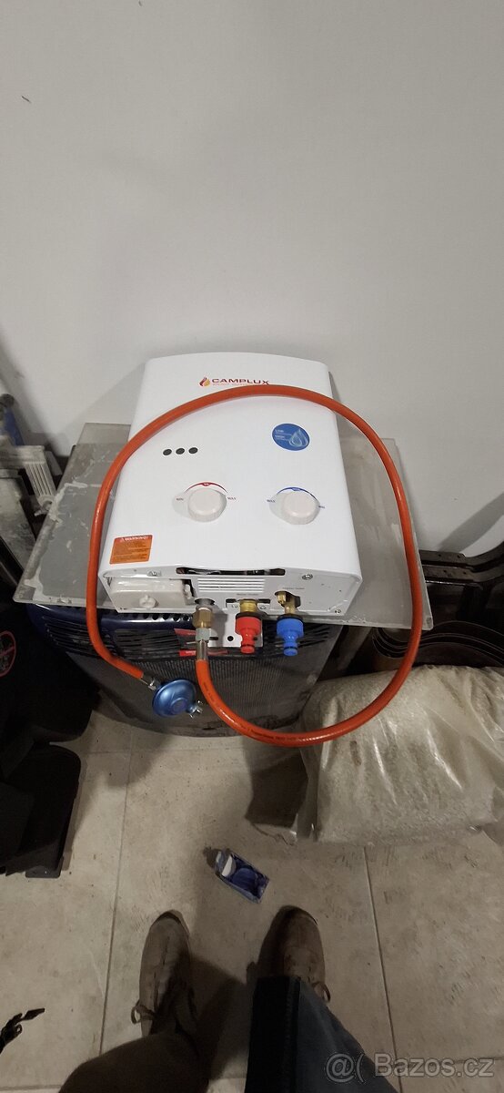 Plynový ohřívač vody, karavan kemp - 4