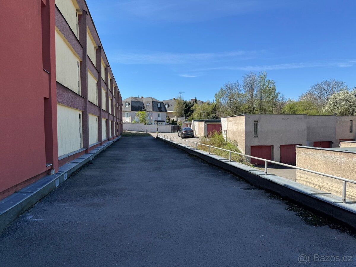 Pronájem garáže Kladno ul. Bellevue - 4