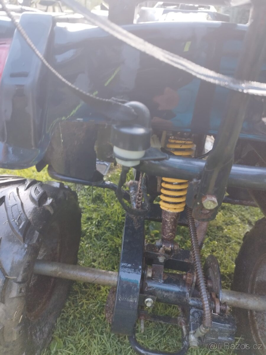 Prodám tuto čtyřkolku 125ccm 4.takt. daruji k ní nějaké díly