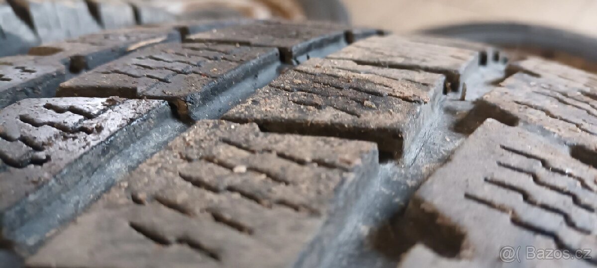 Zimní sada Vw T5 5×120 orig.zátěžové disky. - 4