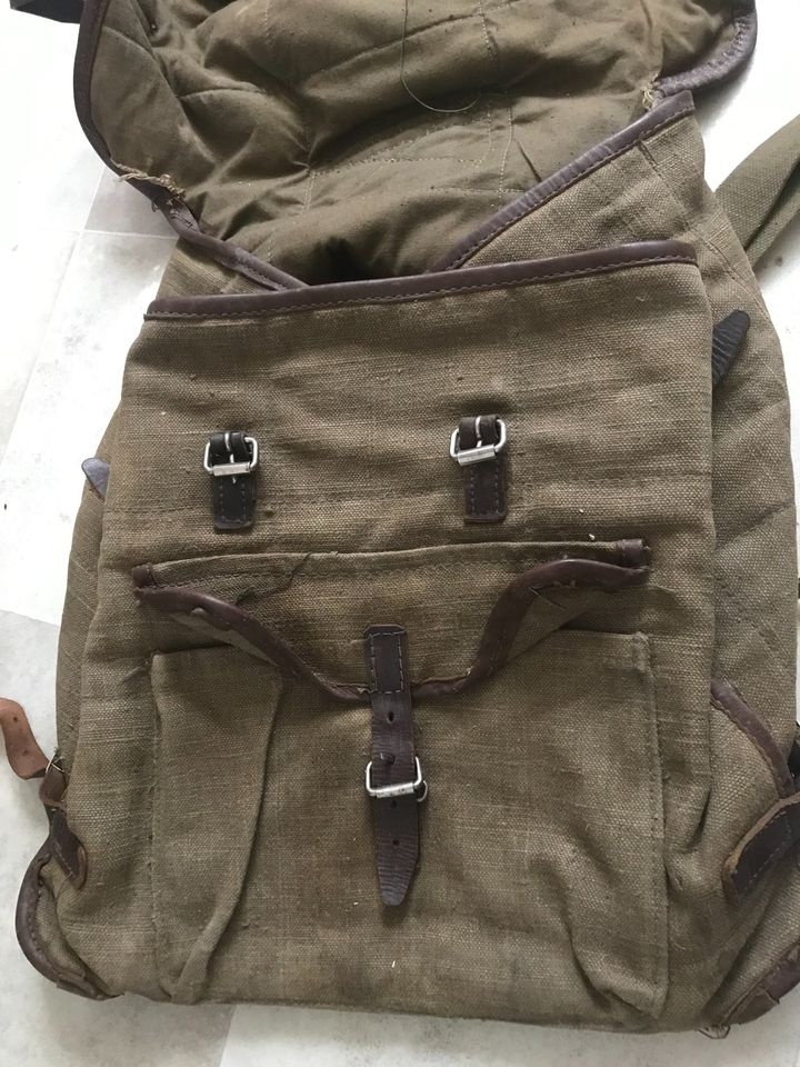 starý batoh 52cm x 42cm asi usárna nevim - 4