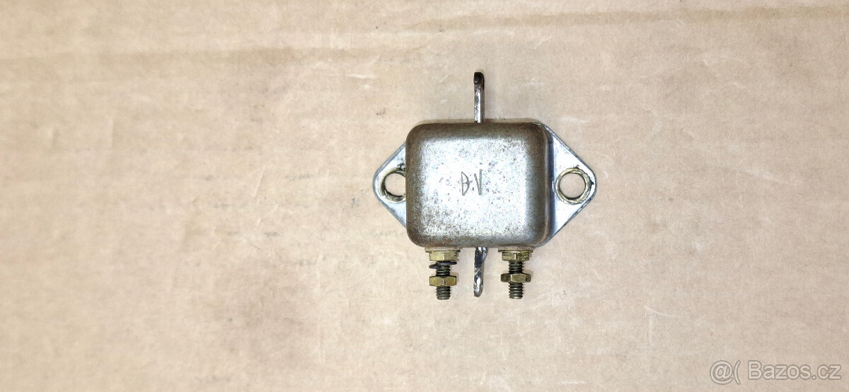 Mechanický spínač brzdového světla na autoveterána.... - 4