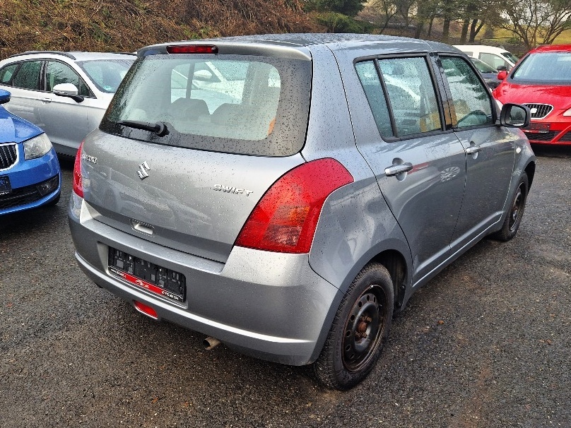 SUZUKI Swift, 1.3 (68 kW), 67 tis. km, plný servis Suzuki - 4