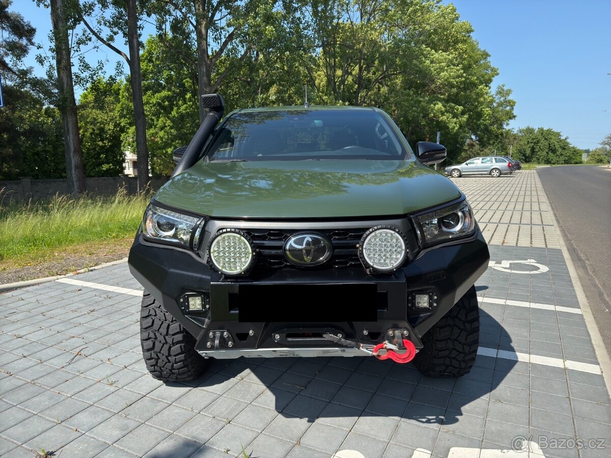 Toyota Hilux Double Cab - PLNÁ VÝBAVA
