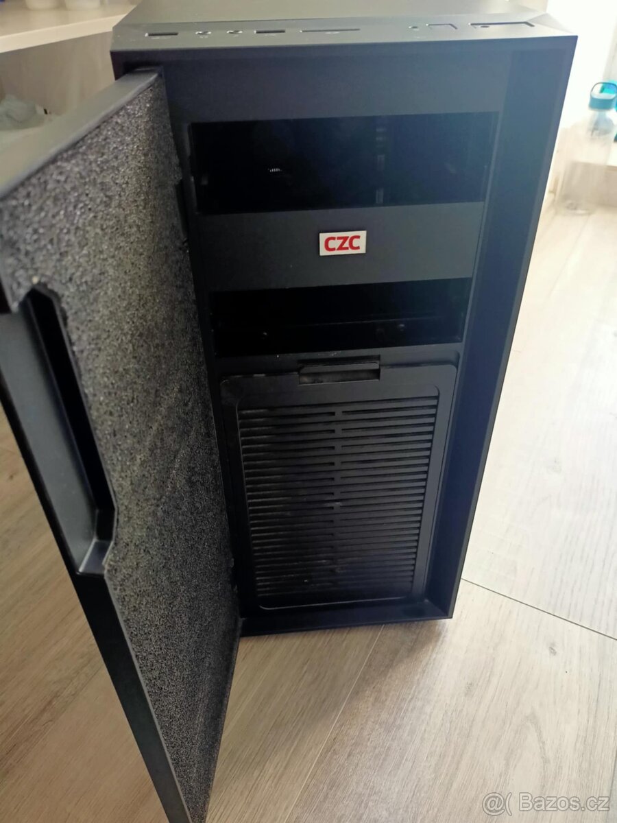 Herní PC s monitorem a něco navic - 4