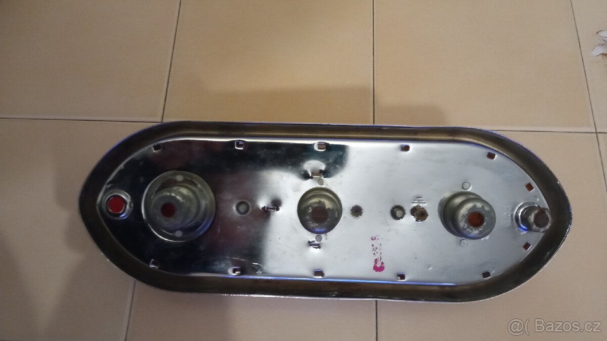 Nové zadní světlo na škodu 1202,RTO - 4