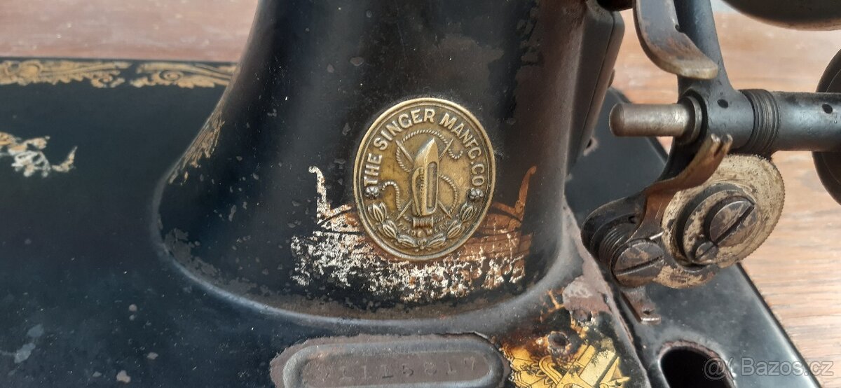 historický šicí stroj Singer - 4