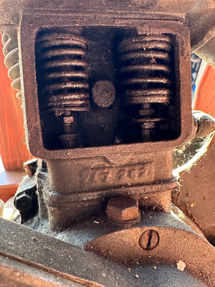 Ariel 550 SV - motor - 4