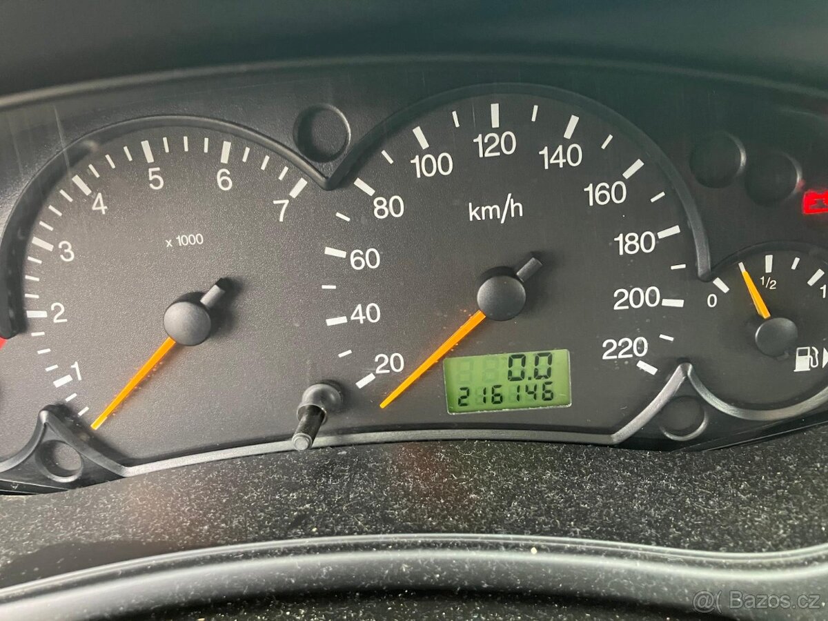 FORD FOCUS SEDAN - 4