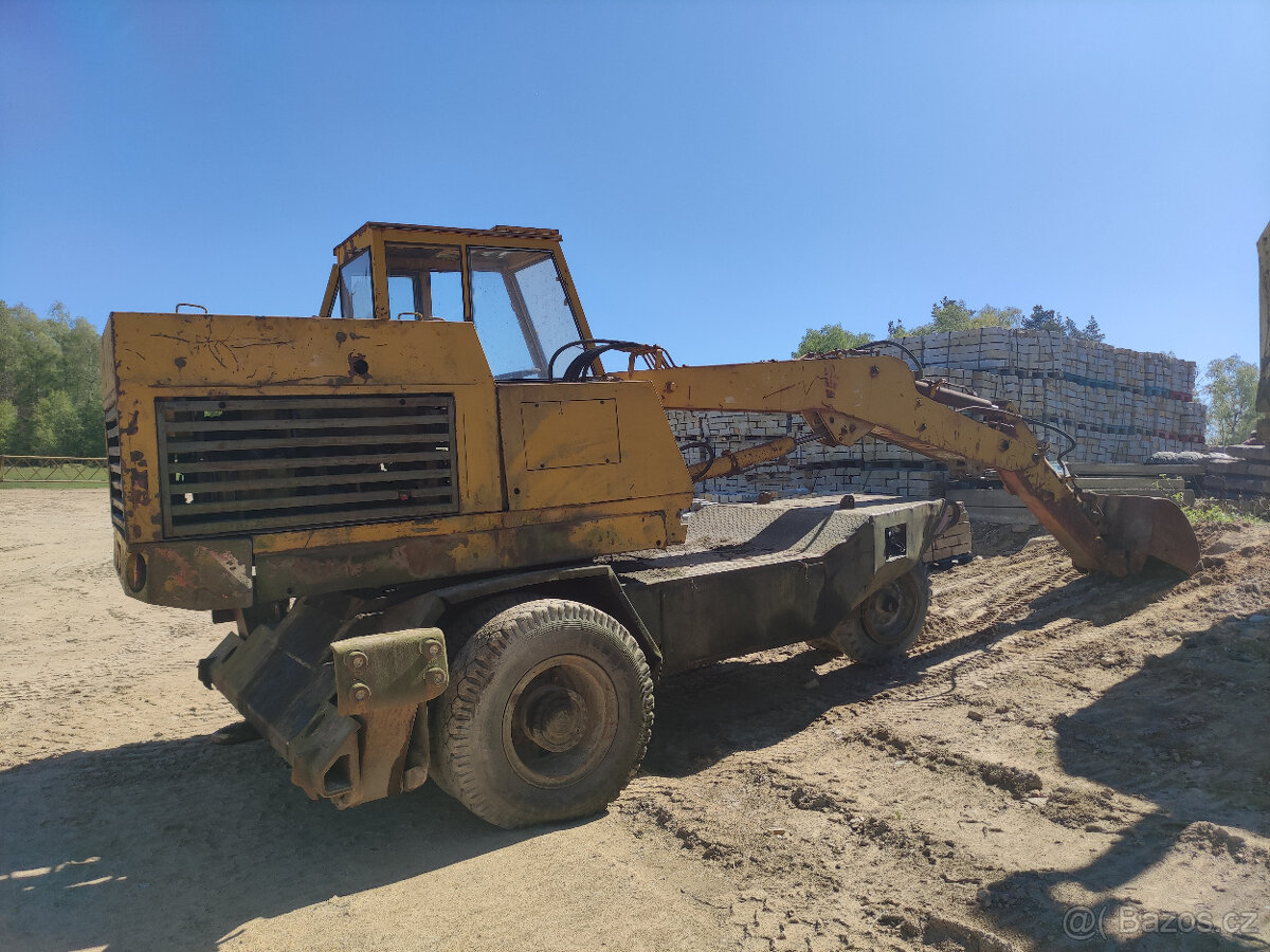 Kolový bagr DH 113 - 4