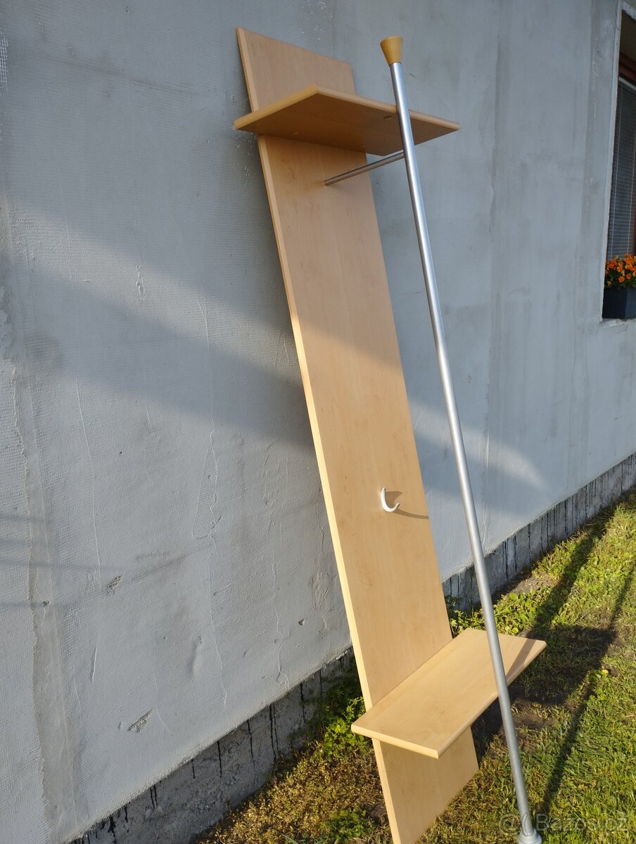 Věšáková stěna - 4