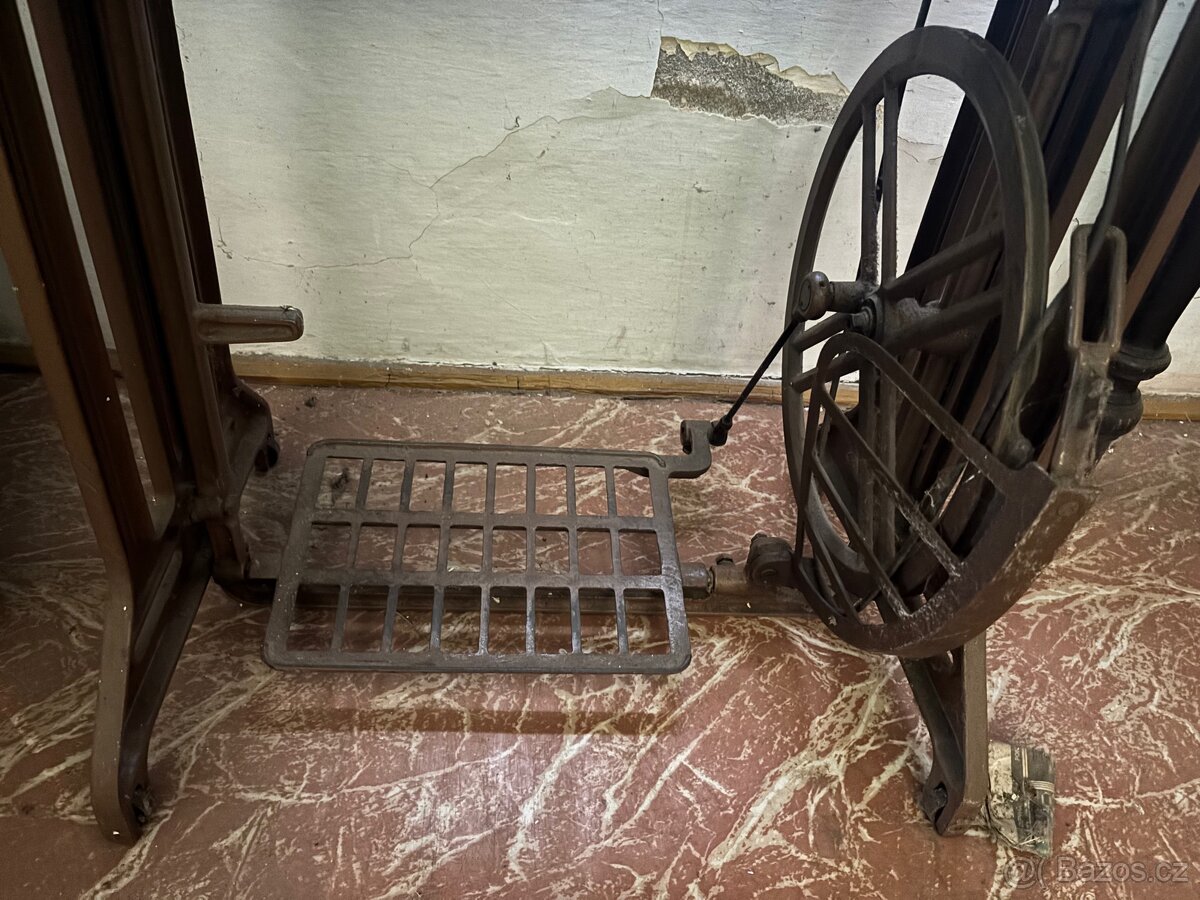 Retro šicí stroj - 4