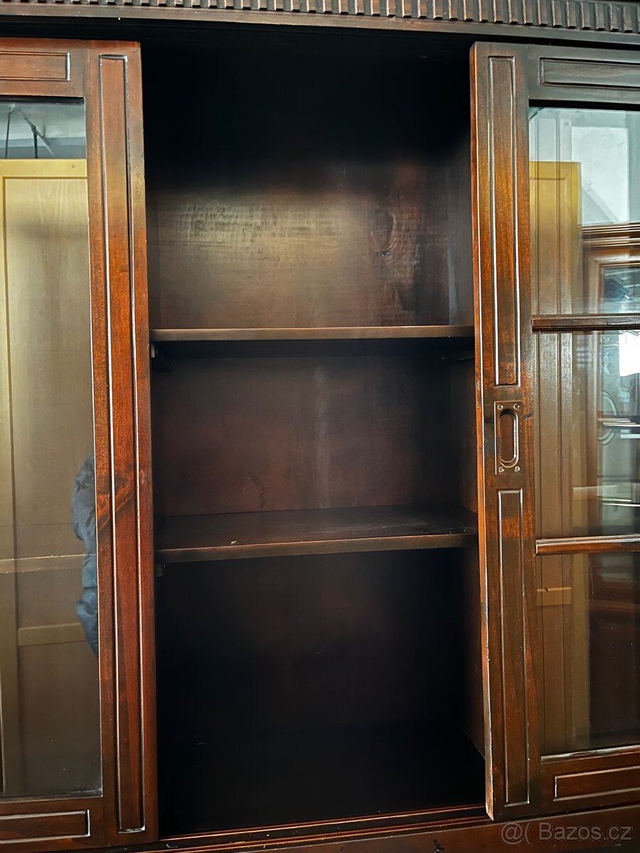 Vitrína - 4