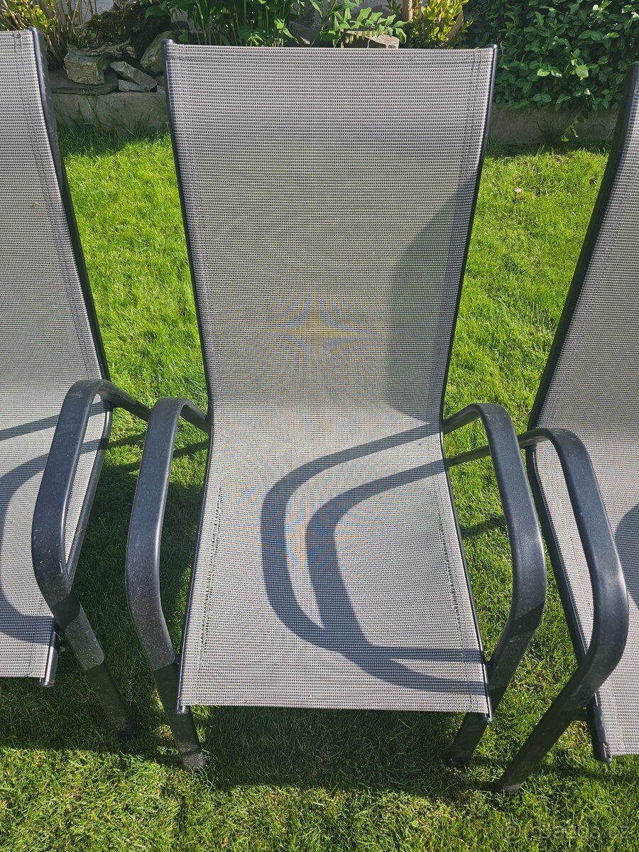 čtyři stohovatelné židle - 4