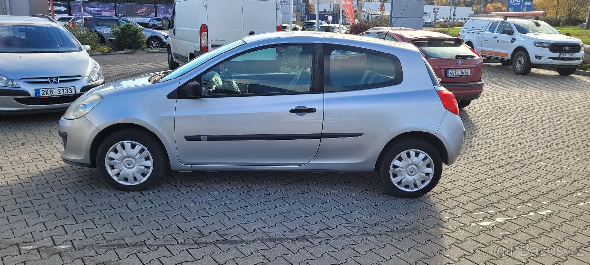 Renault clio rok 2006 najeto 130 tisíc 1.6 16v - 4