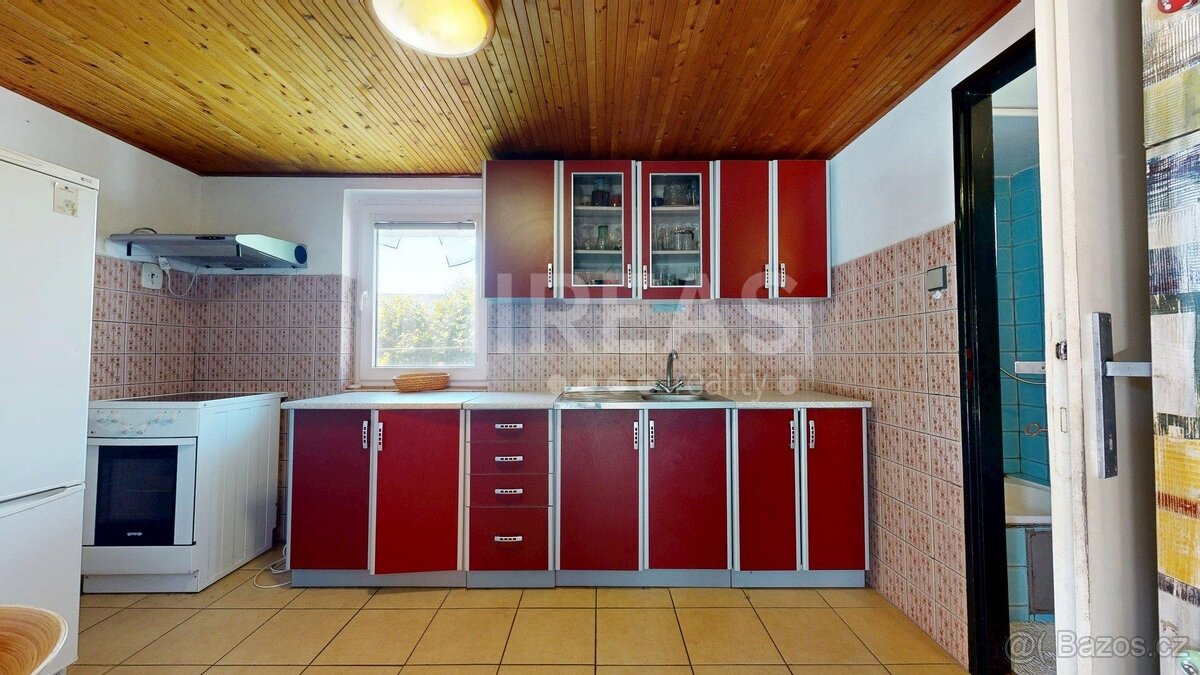 Sadská, prodej chaty 3+1 46,5 m2 + garáž 19 m2, na pozemku 3 - 4