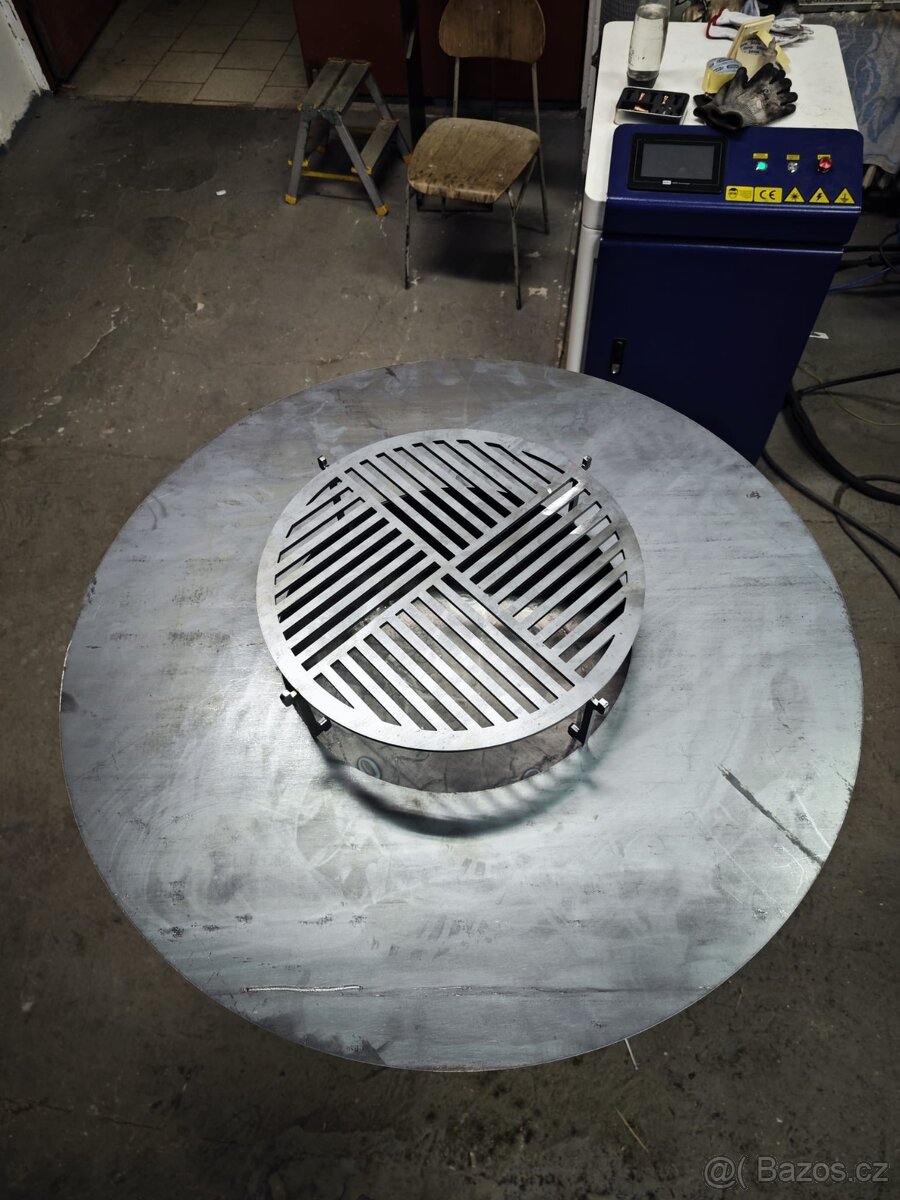 Párty gril s opékací deskou – Ø 920 mm | Výška 990 mm - 4