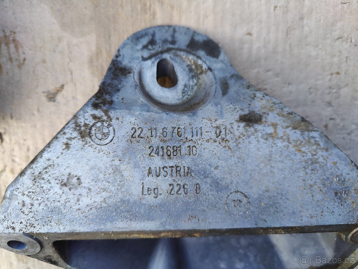 Držáky motoru z E60 M54B30 - 4