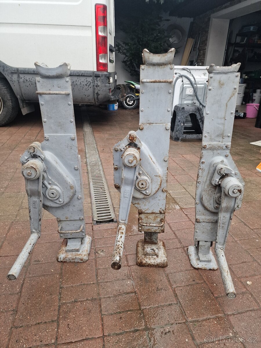 Hřebenovy zvedak 7t. 7t .3.5 t. - 4