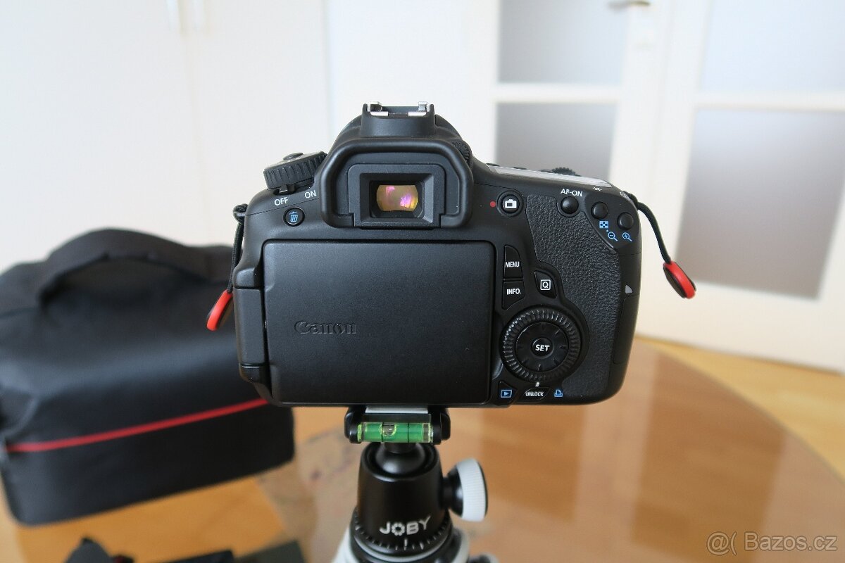 Canon EOS 60D + Canon EF-S 18-135mm - 4