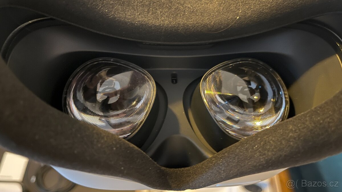 Meta Quest 2 128GB VR headset - 4