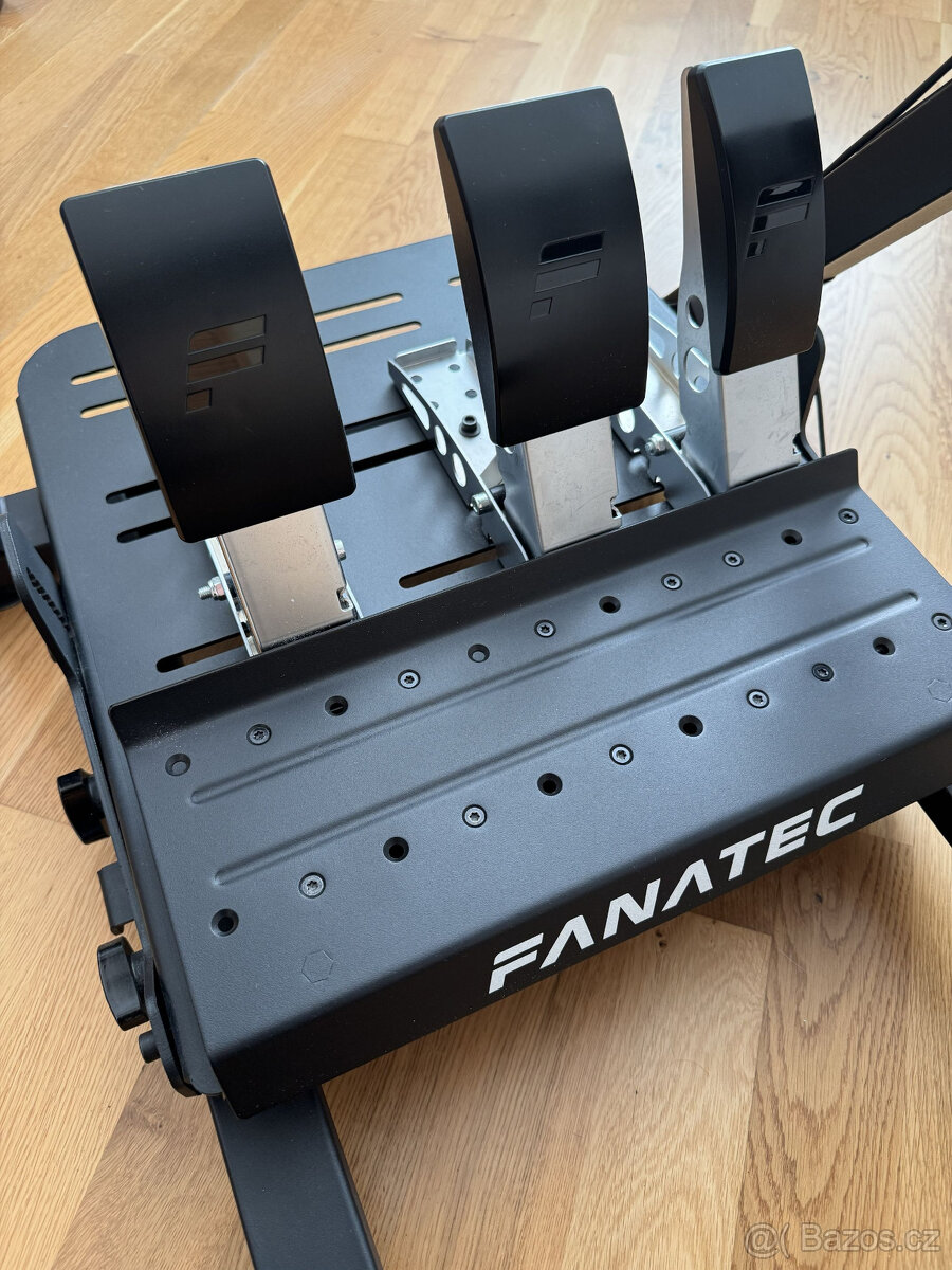 Volant a kompletní vybavení pro hraní automobilových PC her - 4