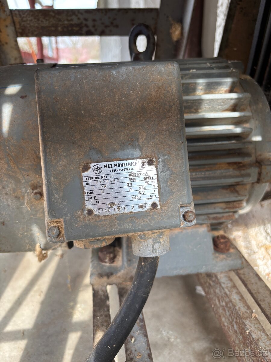 Cirkulárka + náhradní kotouče - 4