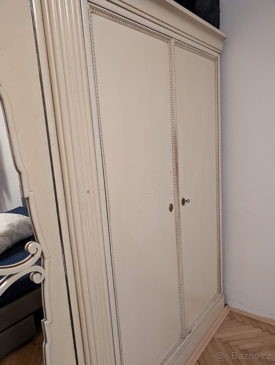 Prodám starožitnou skříň Ludvik - 4